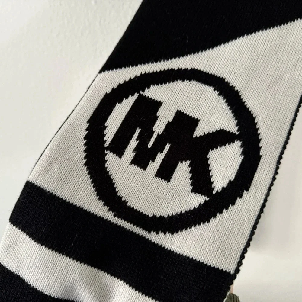 MK Chic Chevron Knit Michael Kors Logo Wrap Scarf Derby Modern Luxury LIKE NEW